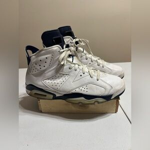 Size 11 - Jordan 6 Retro Midnight Navy
White Leather (CT8529-141)